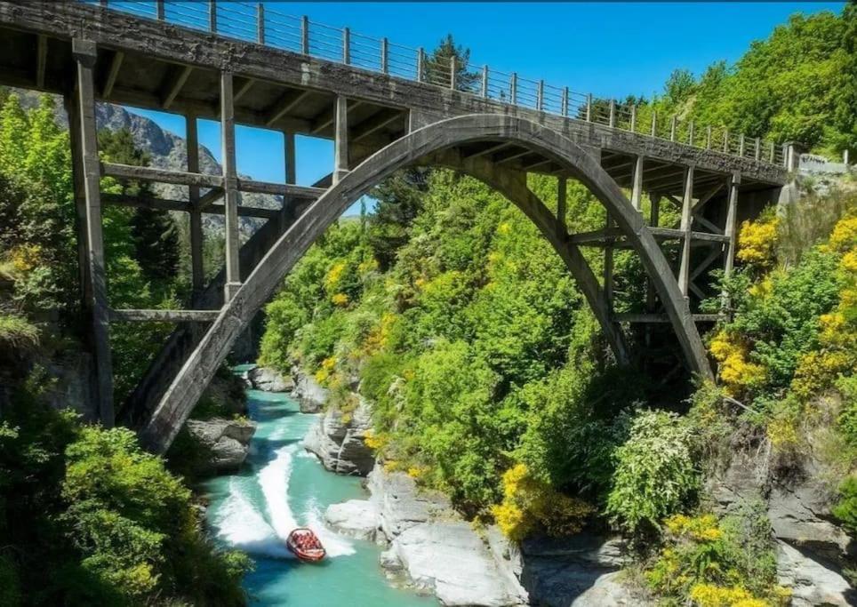 Shotover River 2 Bedrooms Luxury Holiday home