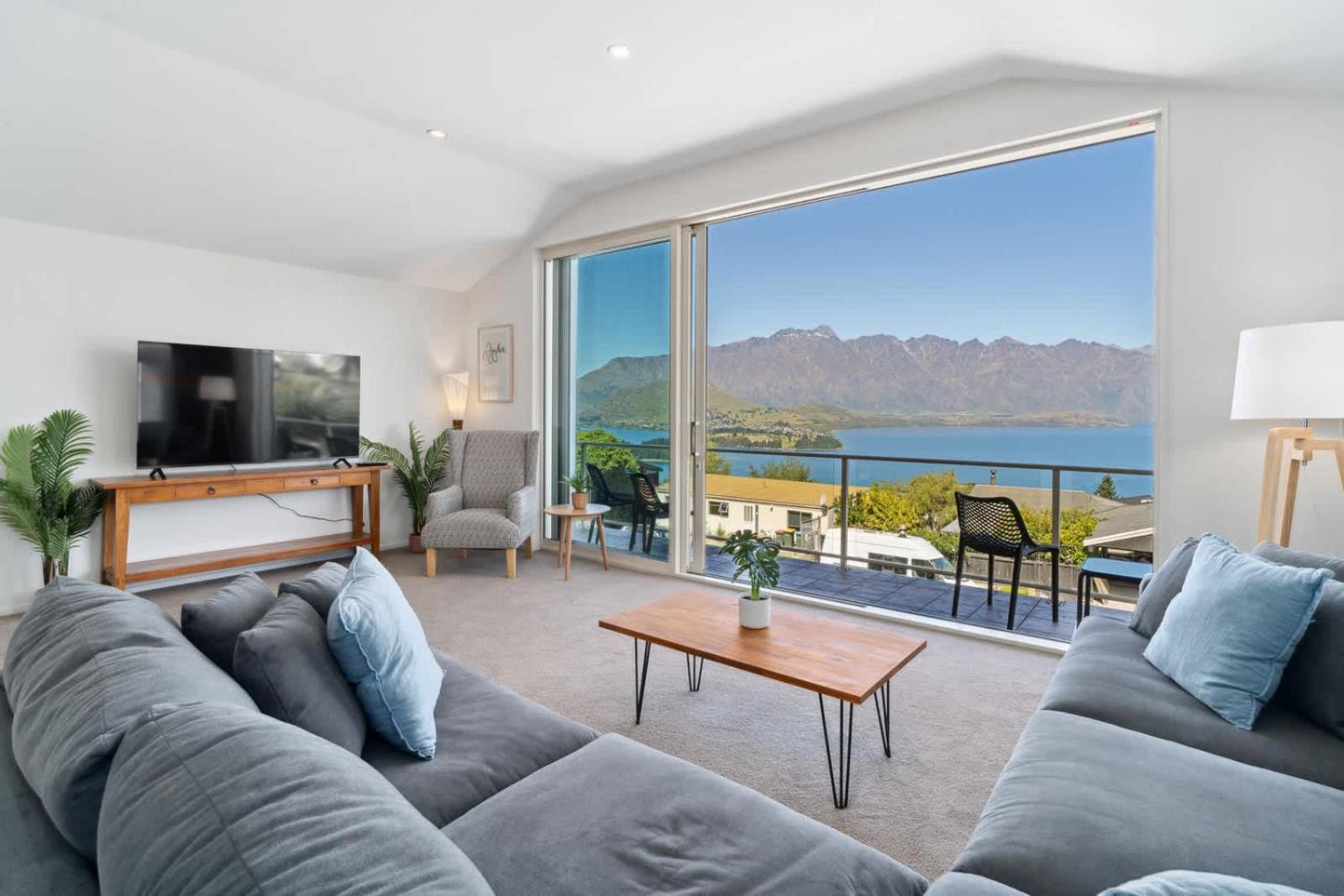 Spectacular Views Large 3-bedroom House