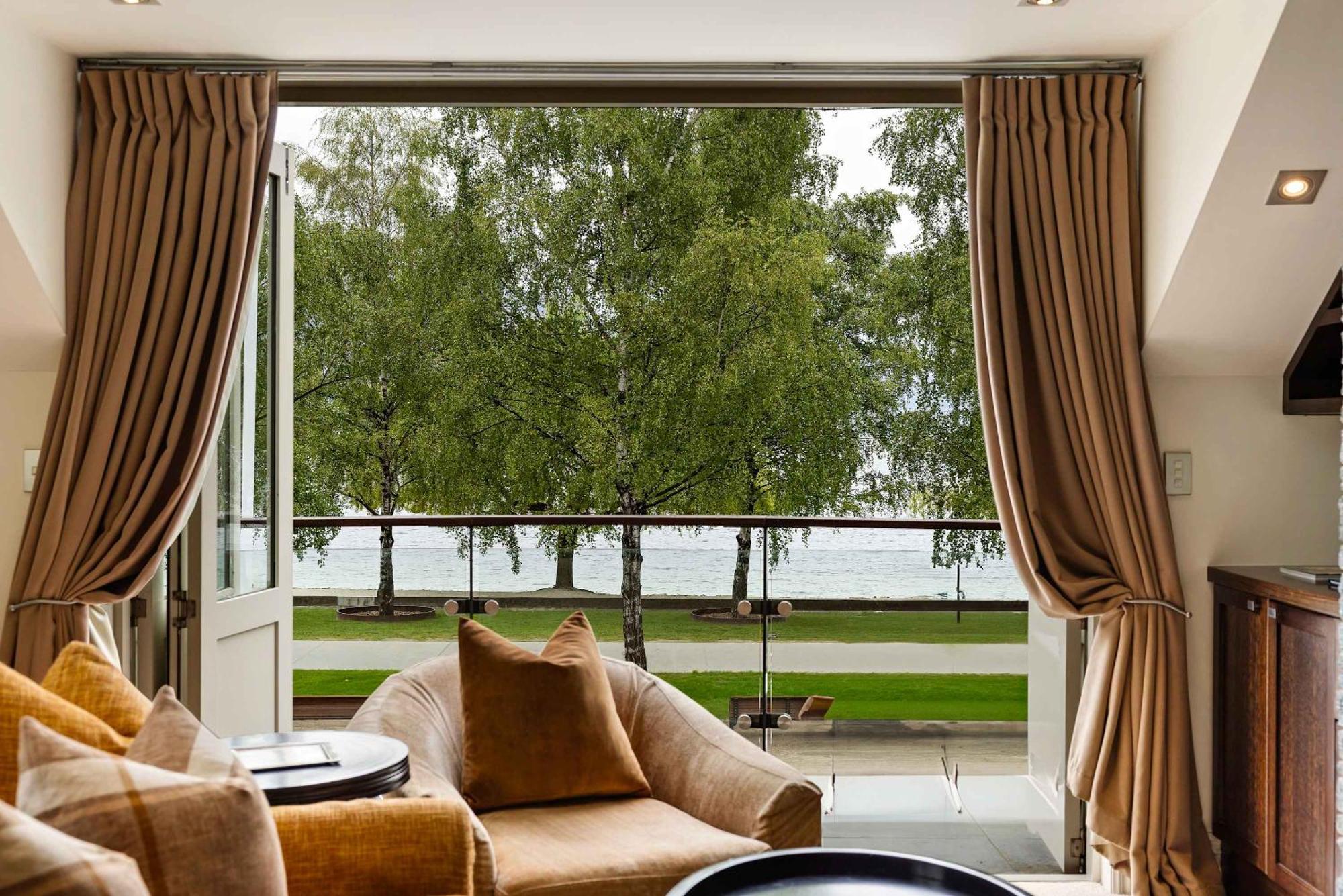 Creighton 2- Spacious Lakeshore Apartment Queenstown