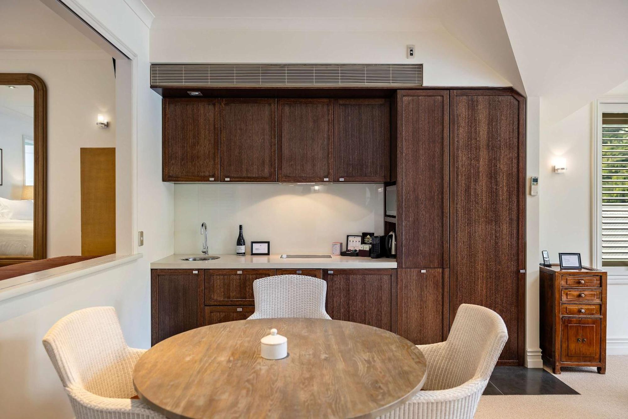 Creighton 2- Spacious Lakeshore Queenstown