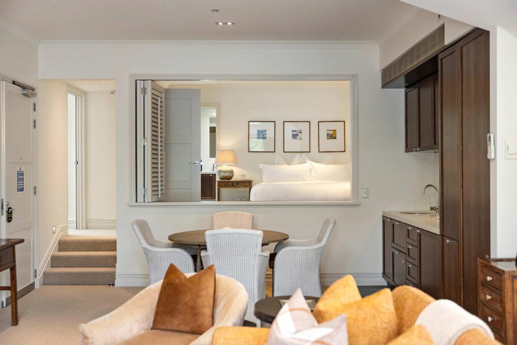 Creighton 2- Spacious Lakeshore Apartment *