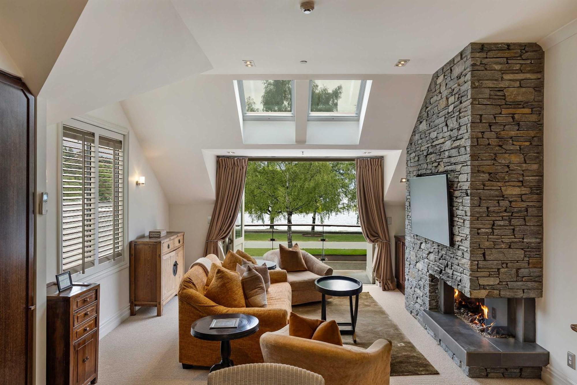 Creighton 2- Spacious Lakeshore Queenstown