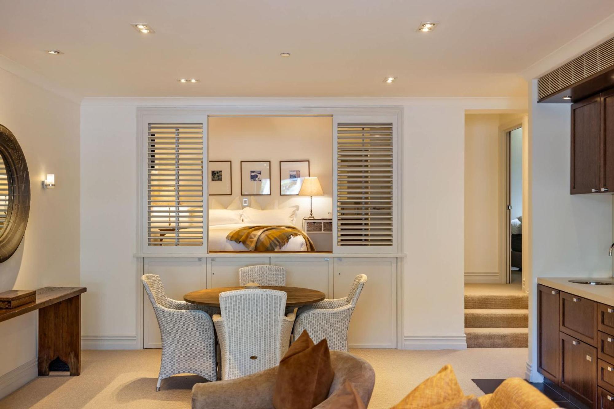 Lakeshore With Conservatory And Terrace