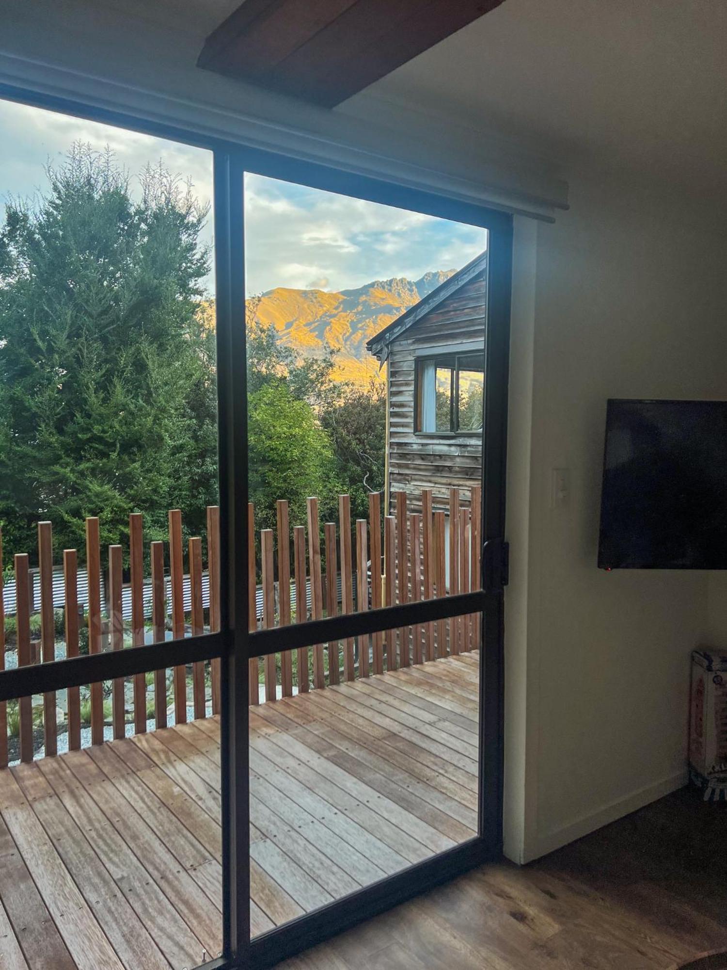 12 Arawata Guest house