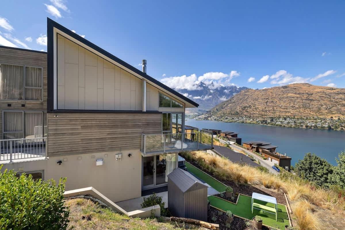 Lakeside Mountain Haven