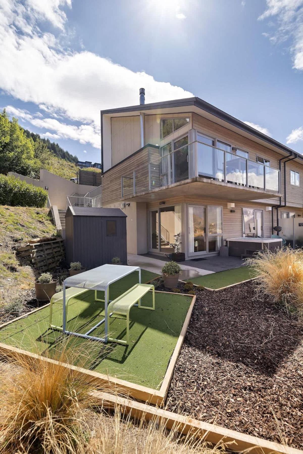 Lakeside Mountain Haven * Queenstown