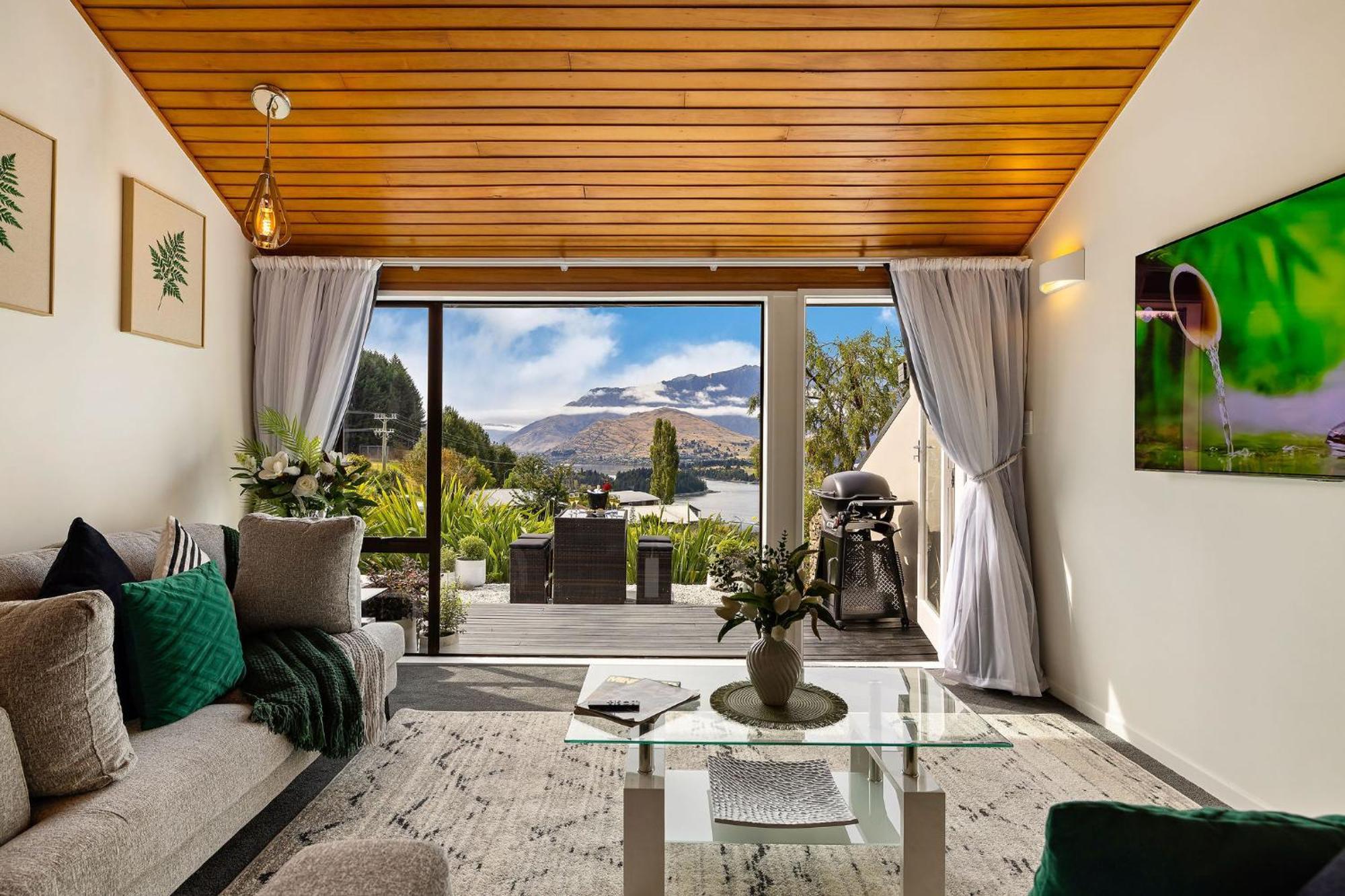 Distinctive Alpine Meadows * Queenstown
