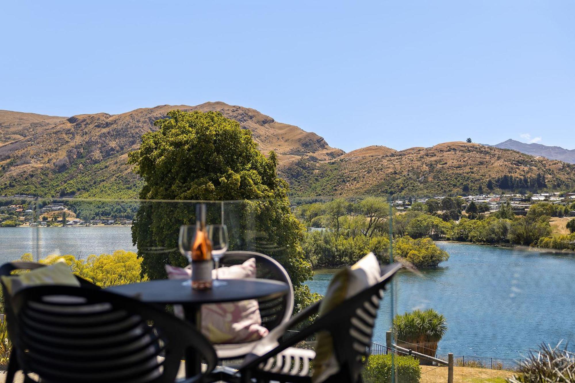 Homestead Retreat - 2 Bedroom - View Holiday home Queenstown