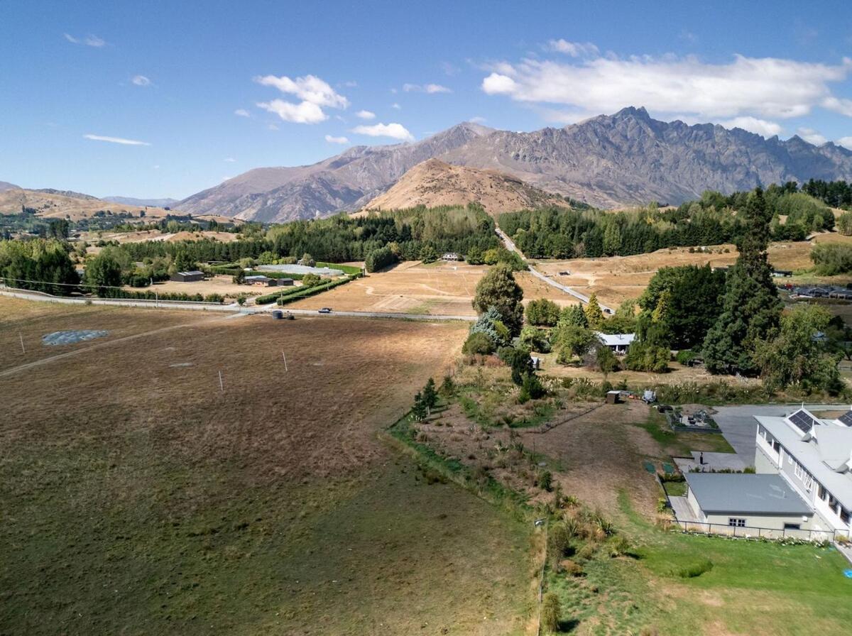 Queenstowns Country 2-bed Cottage, 12min From Cbd