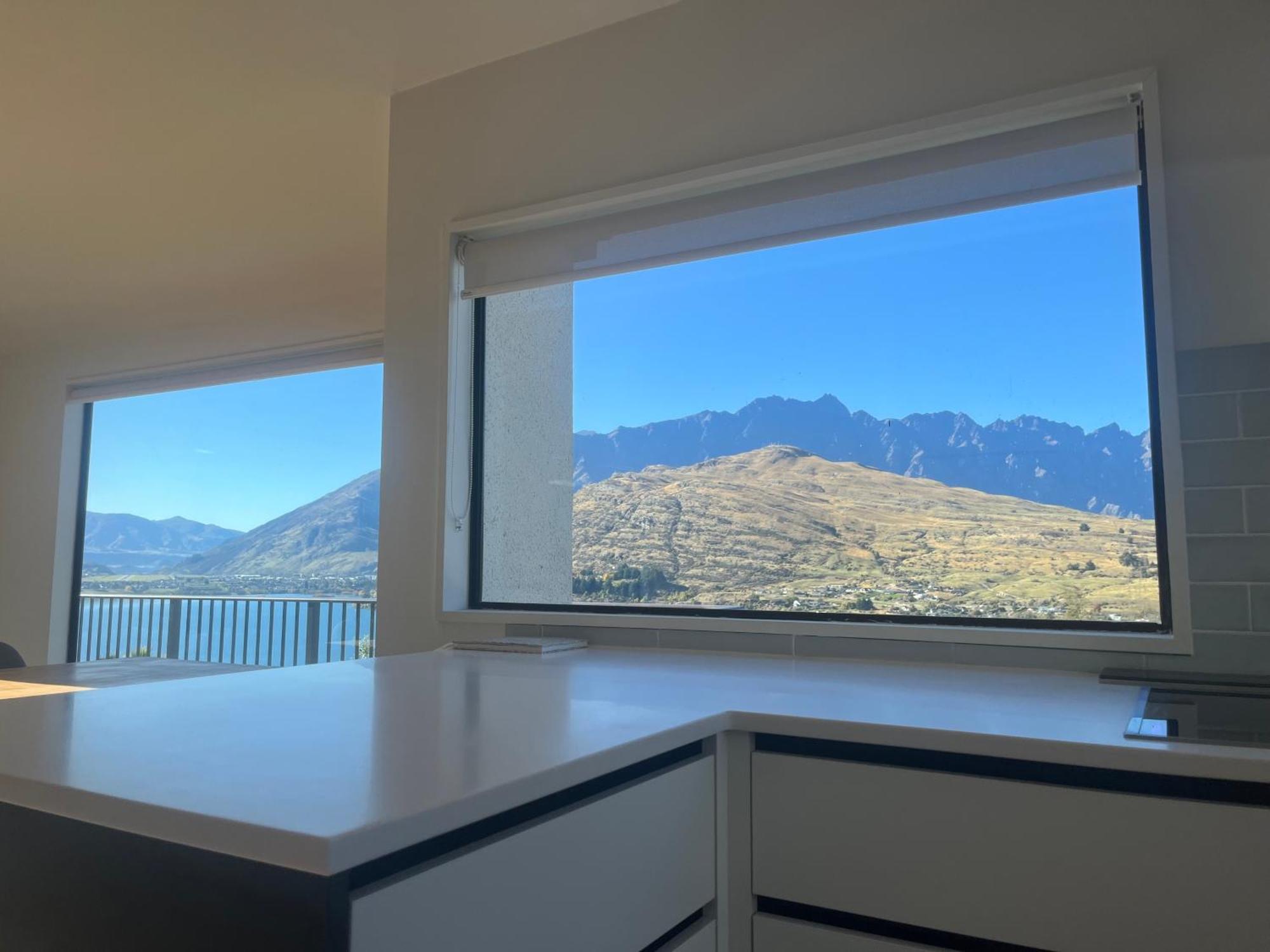 Spectacular And Mountain Views Close To Town Queenstown