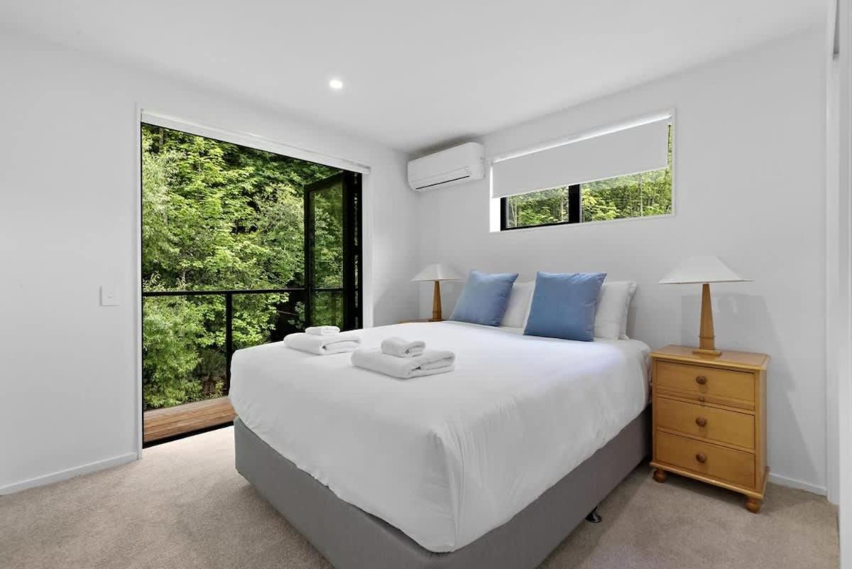 Samantha Lane * Queenstown
