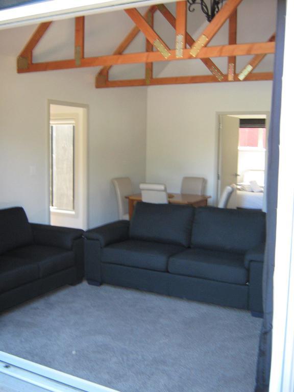 Pinewood Houses And 3*