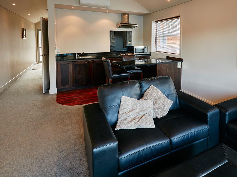 Alpine Village - 2 Bedroom Executive Apartment *