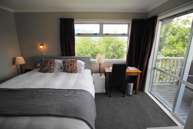 Chalet Queenstown Bed & Breakfast 4*