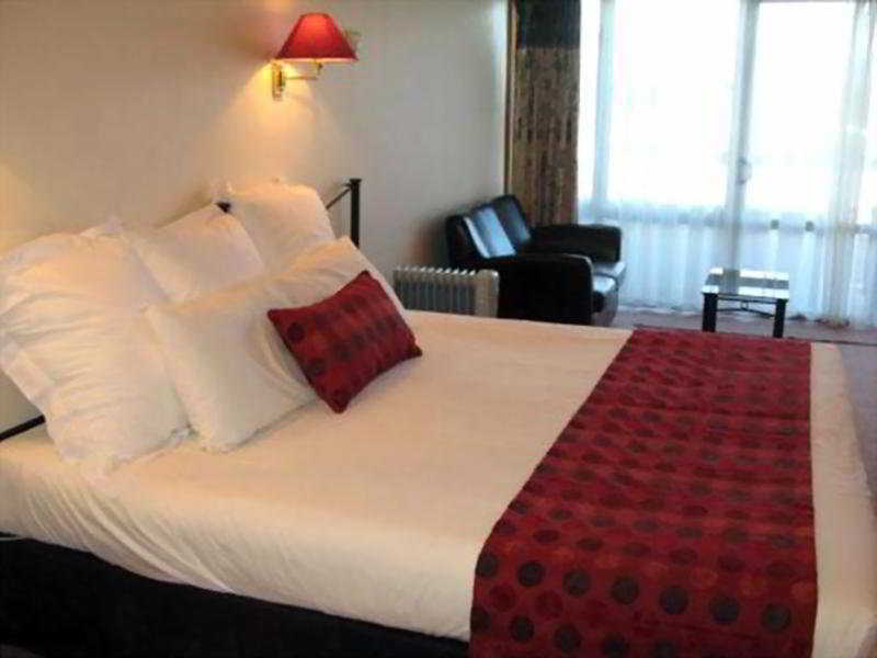 Hurley's Of Motel 4*