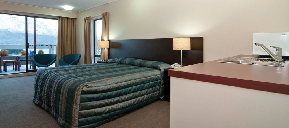 Copthorne & Lakeview Hotel 4*