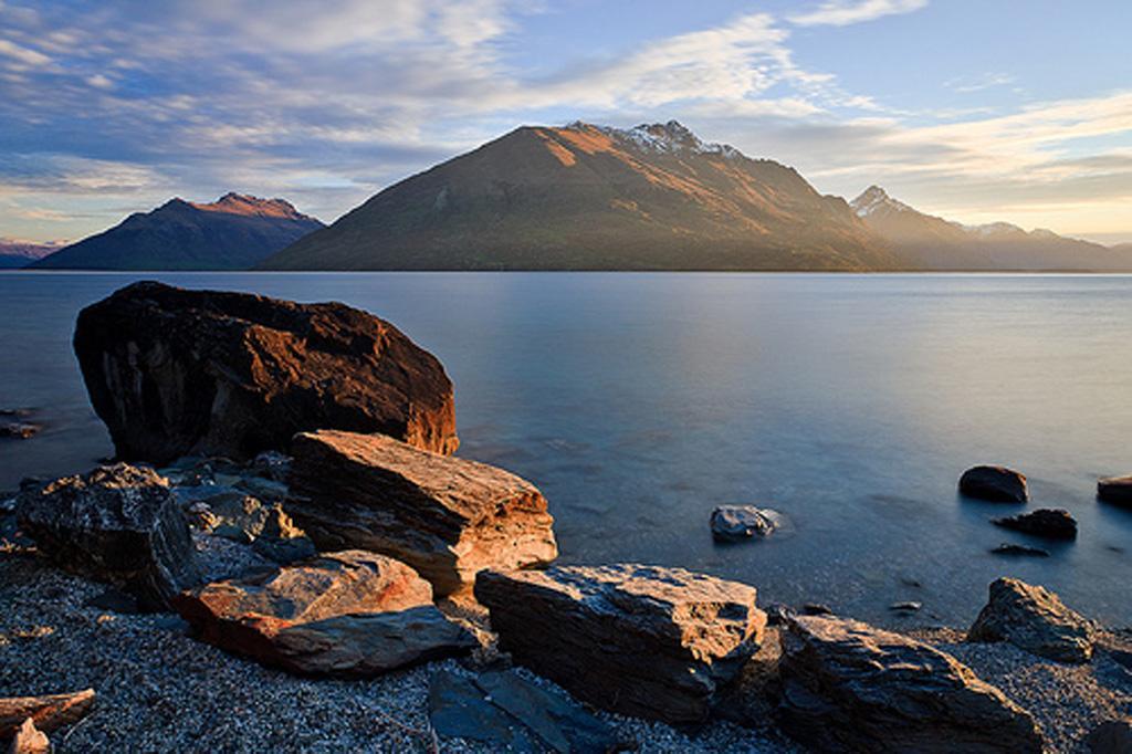 Sunny Lakeside Haven Queenstown