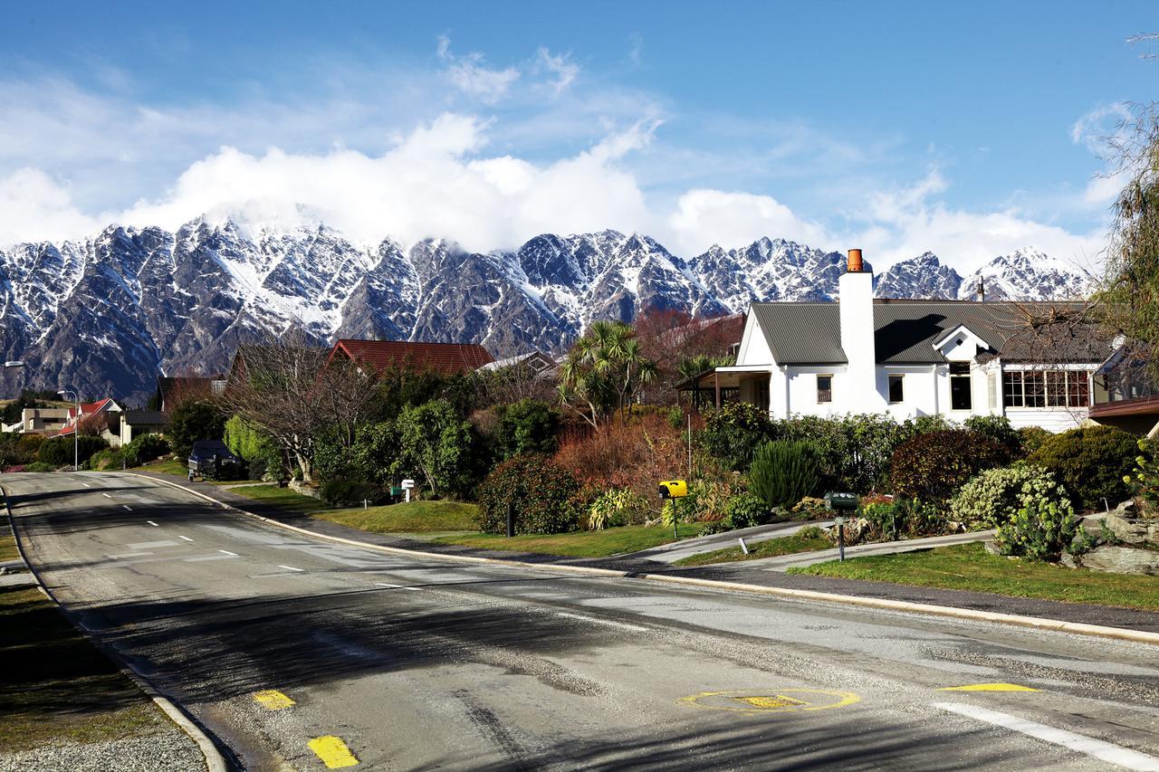 Sunny Lakeside Haven Queenstown