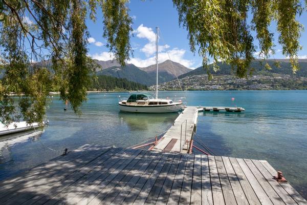 Holiday home Sunny Lakeside Haven *