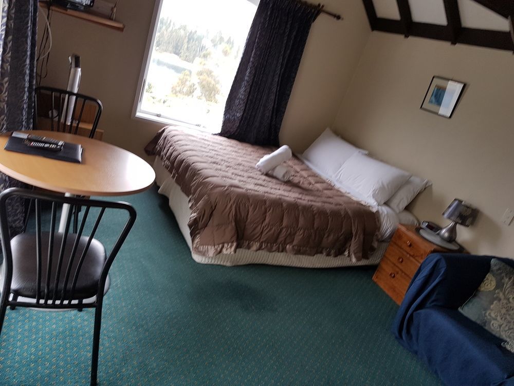 Lakeview Colonial House Homestay