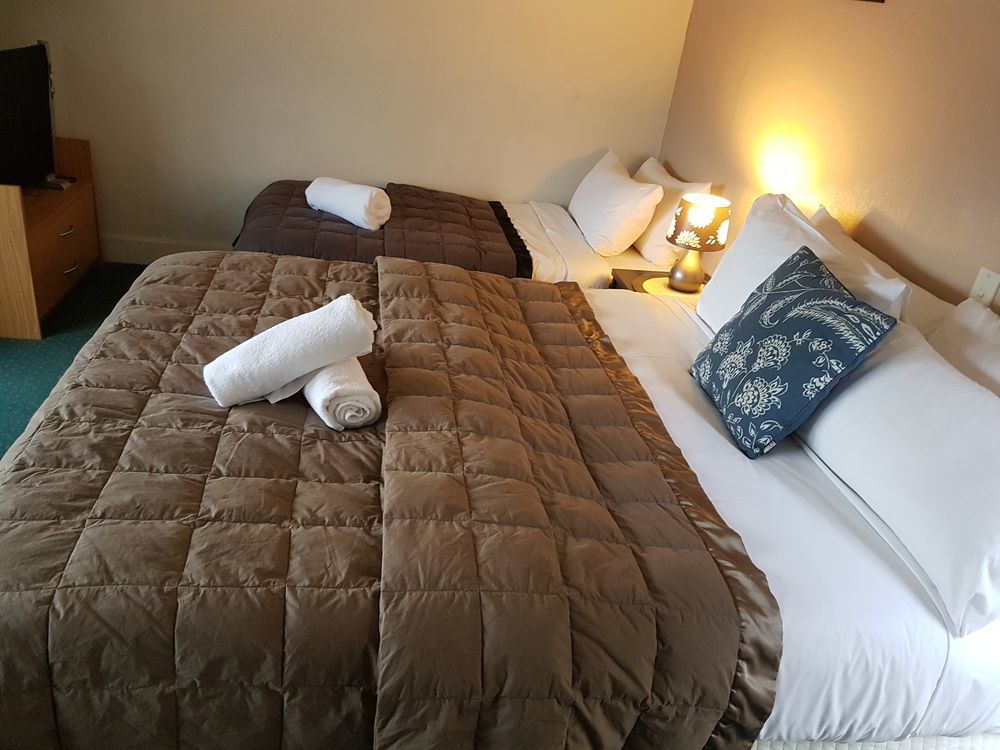 Lakeview Colonial House Homestay *