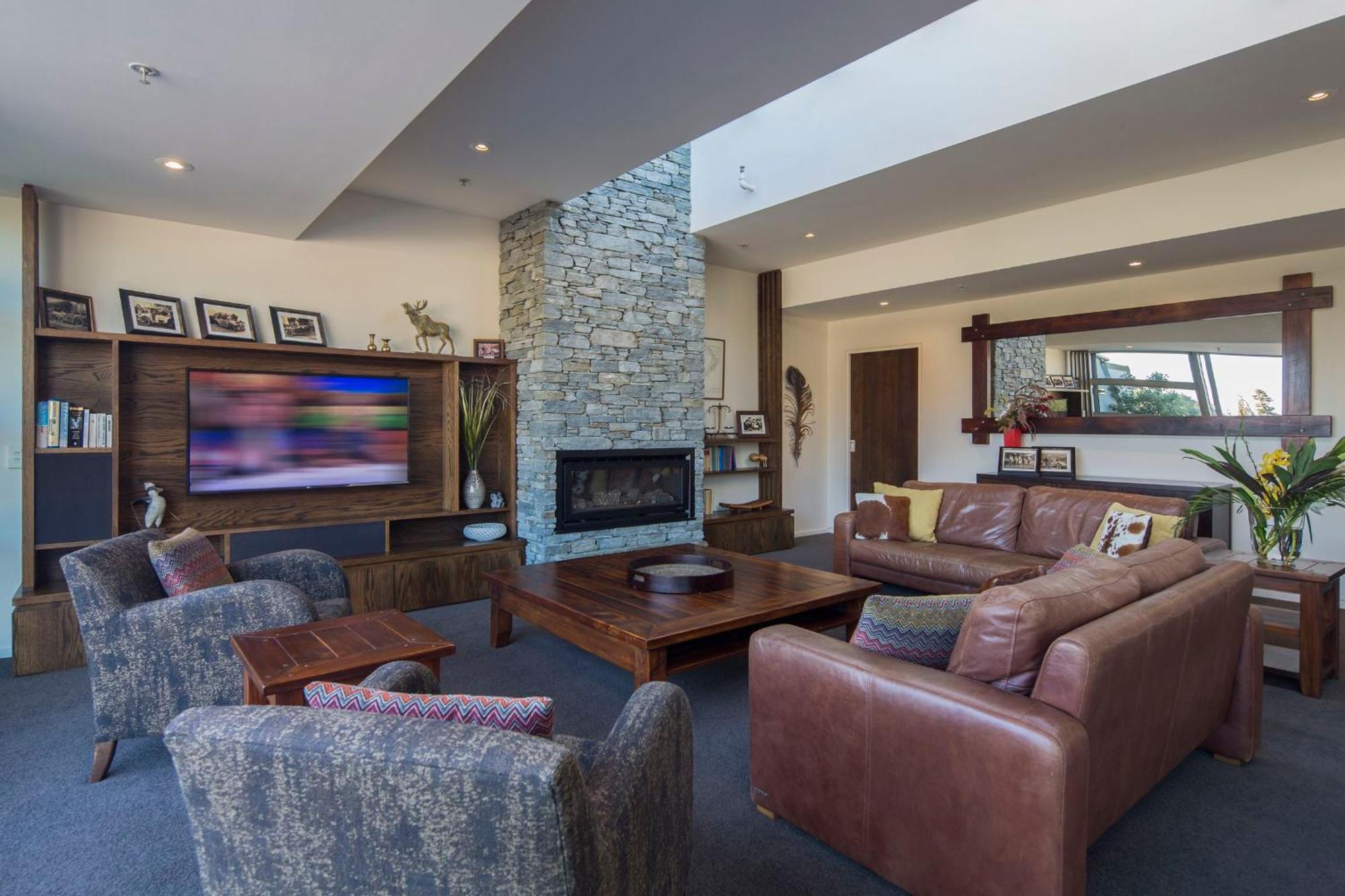 Apartment Shotover Penthouse & Spa By Staysouth