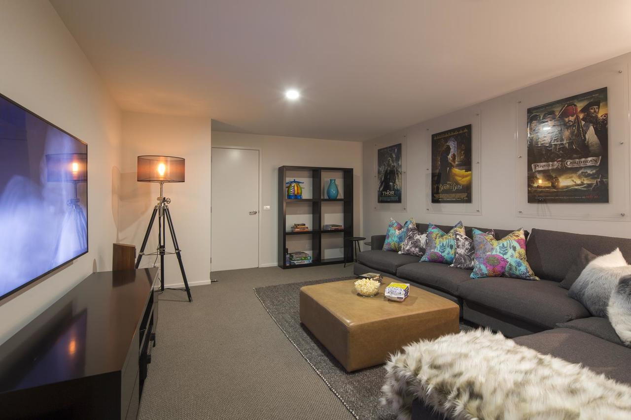 Lakefront Luxury By Amazing Accom