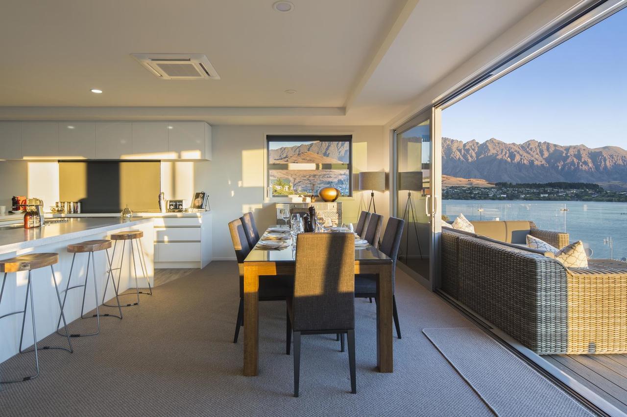 Lakefront Luxury By Amazing Accom