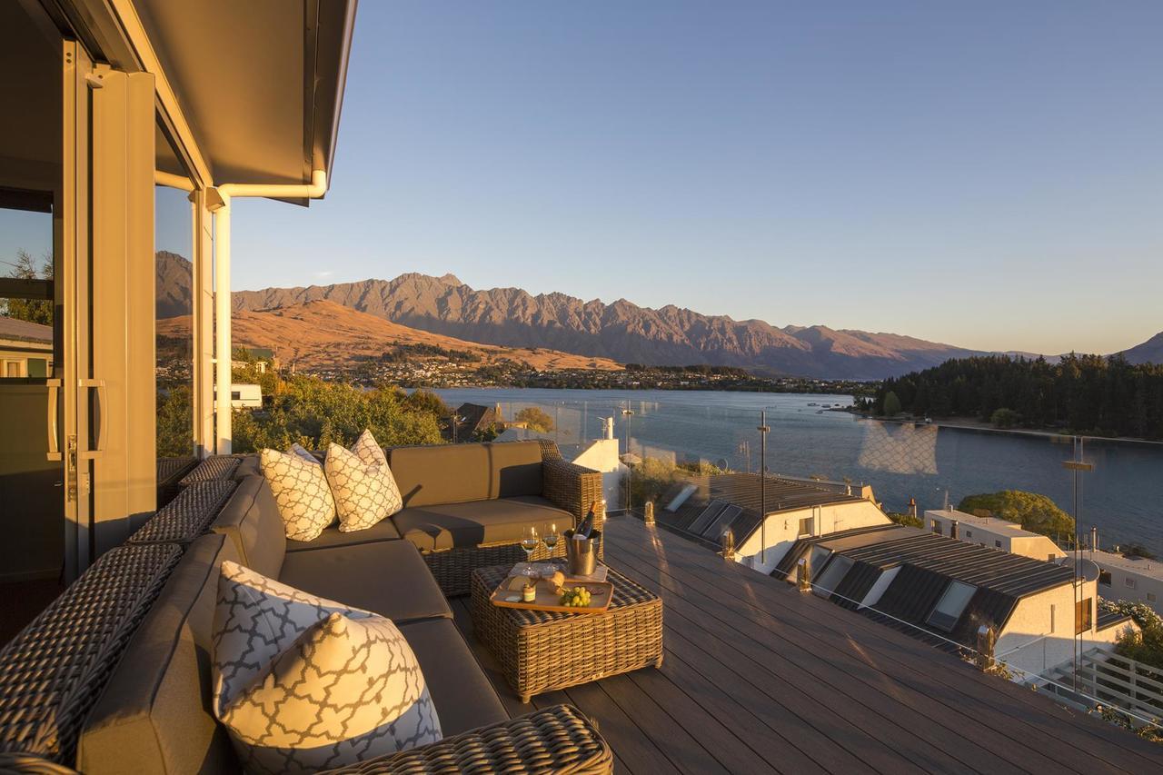 Holiday home Lakefront Luxury By Amazing Accom Queenstown