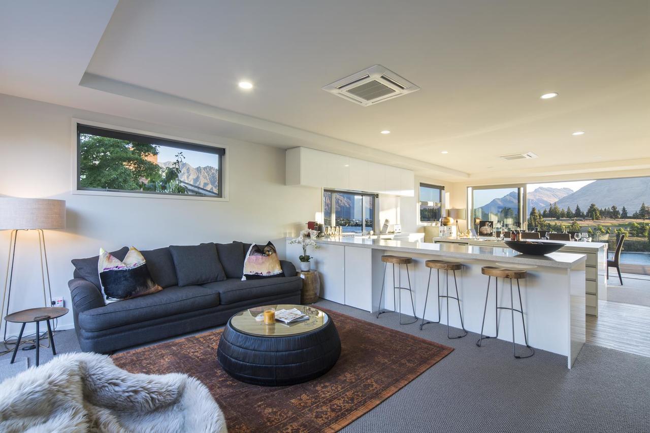 Lakefront Luxury By Amazing Accom Holiday home