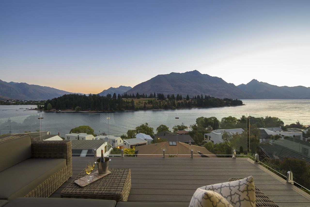 Lakefront Luxury By Amazing Accom Holiday home Queenstown