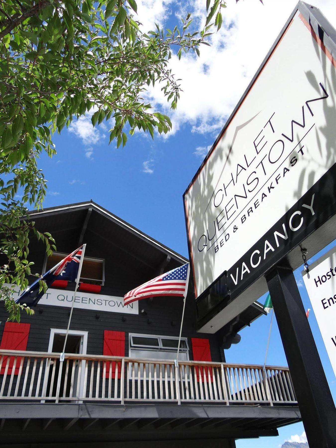 Chalet Queenstown Bed & Breakfast 4*