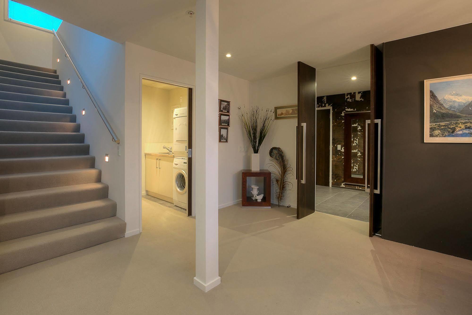Shotover Penthouse & Spa By Staysouth * Queenstown