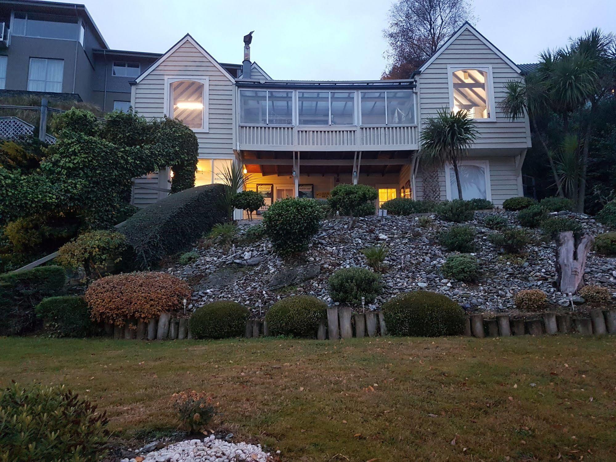 Lakeview Colonial