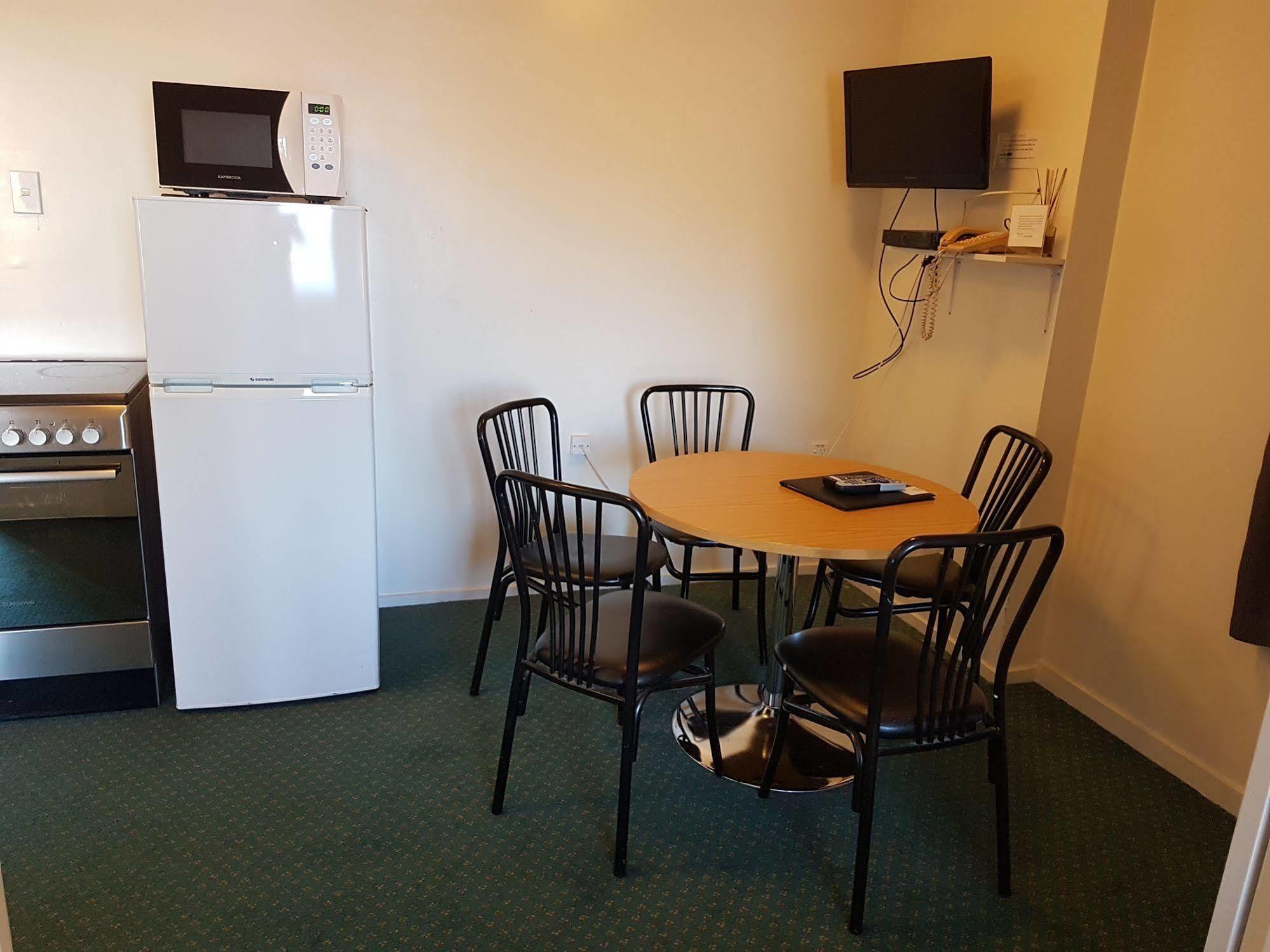 Lakeview Colonial 3*