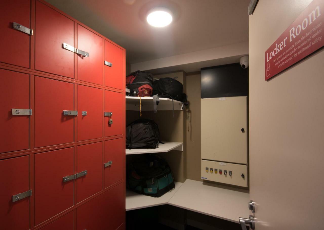 Adventure Q2 Hostel *