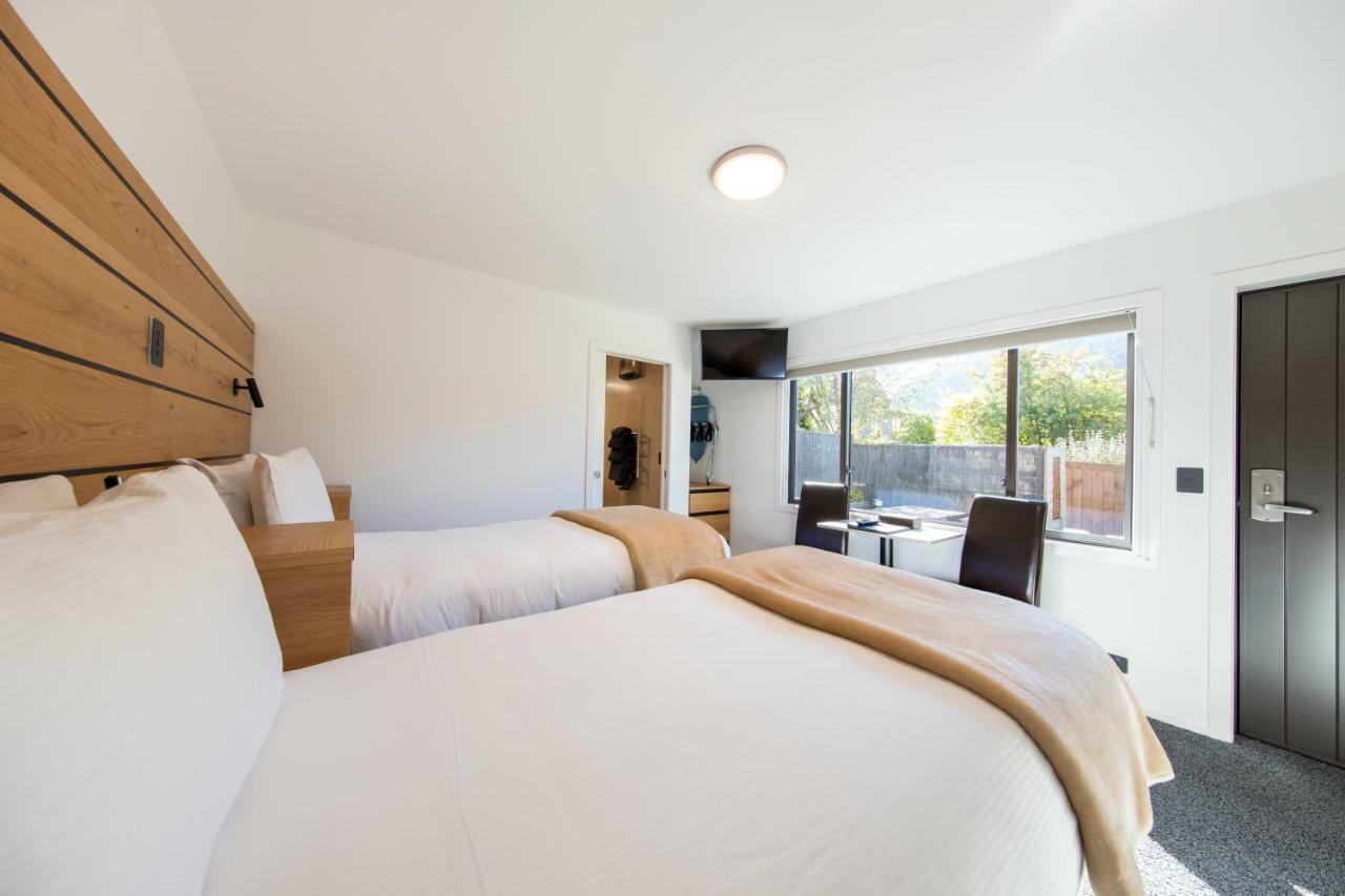 Motel Lomond & 4*