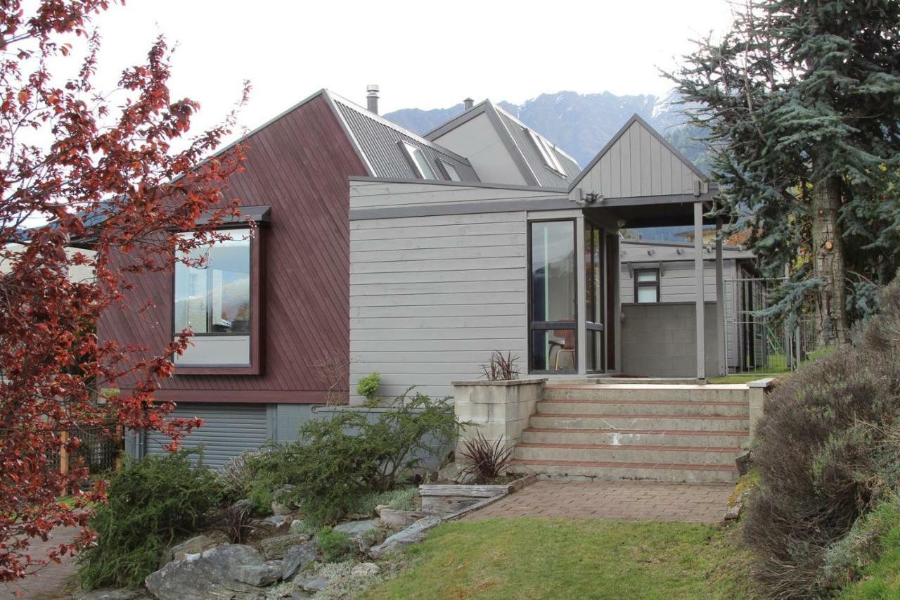 Suburb Retreat