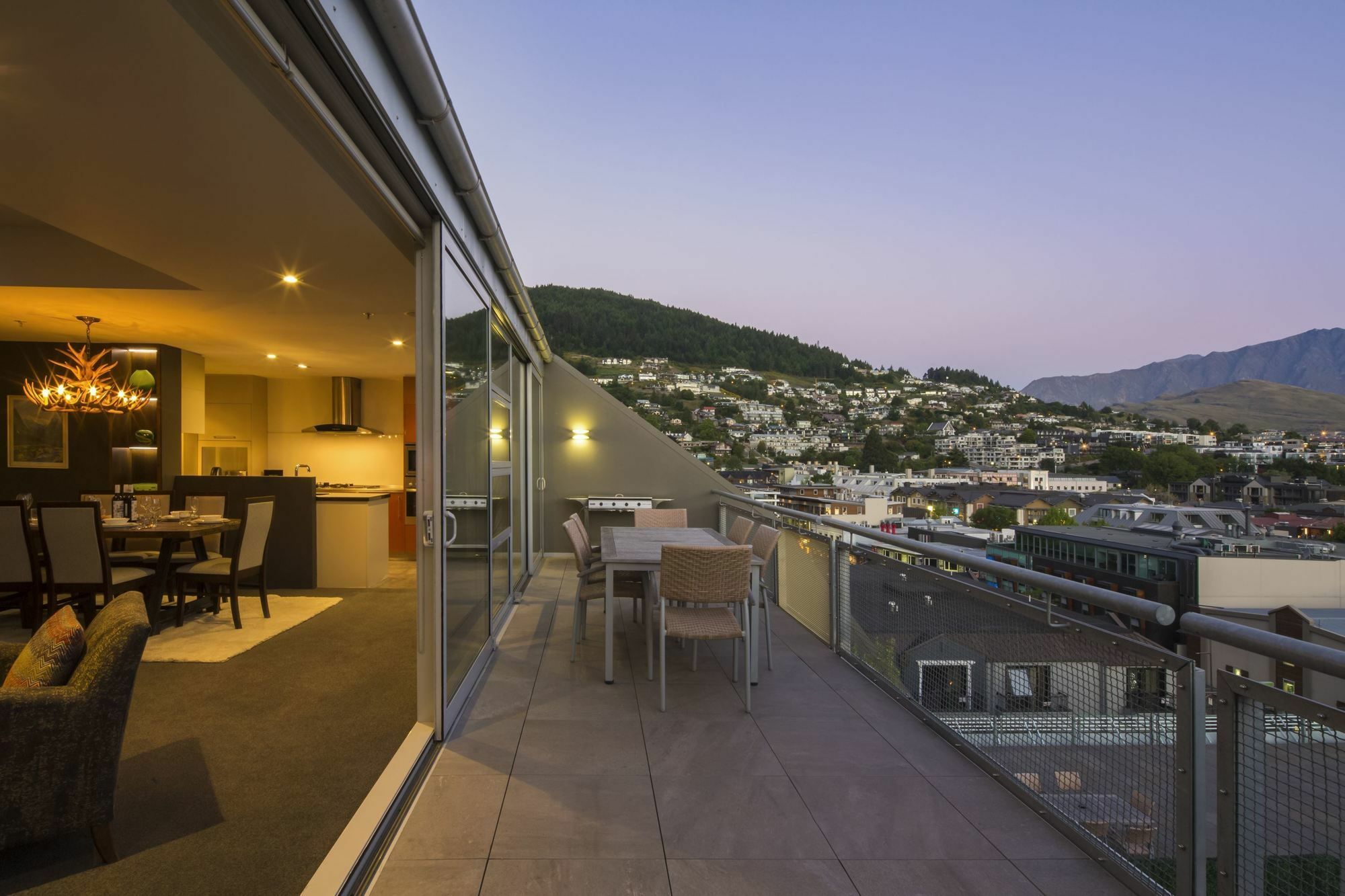 Shotover Penthouse & Spa By Staysouth Queenstown