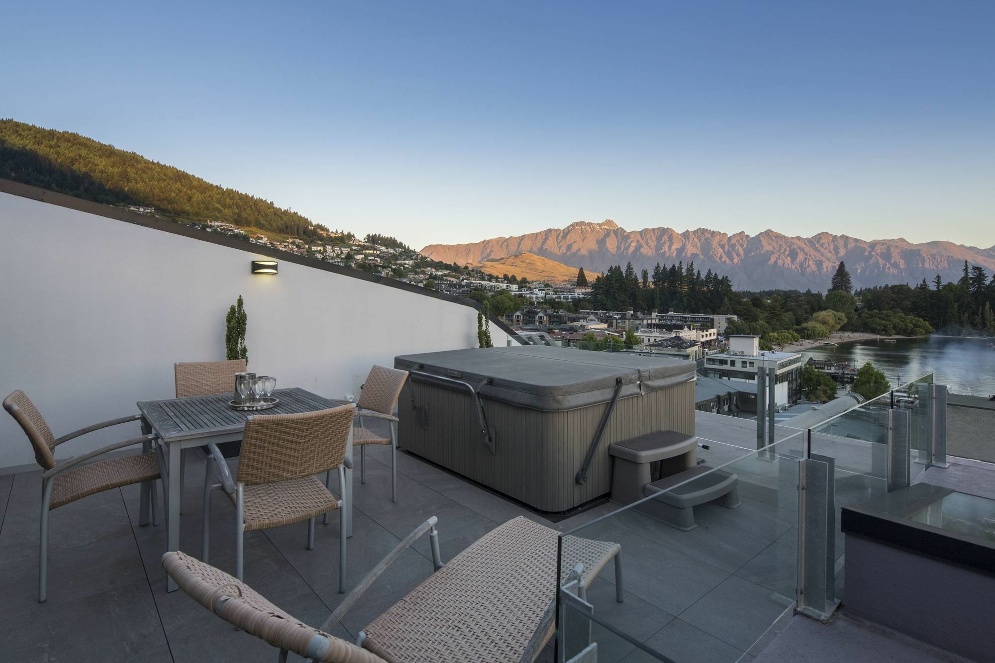 Apartment Shotover Penthouse & Spa By Staysouth Queenstown