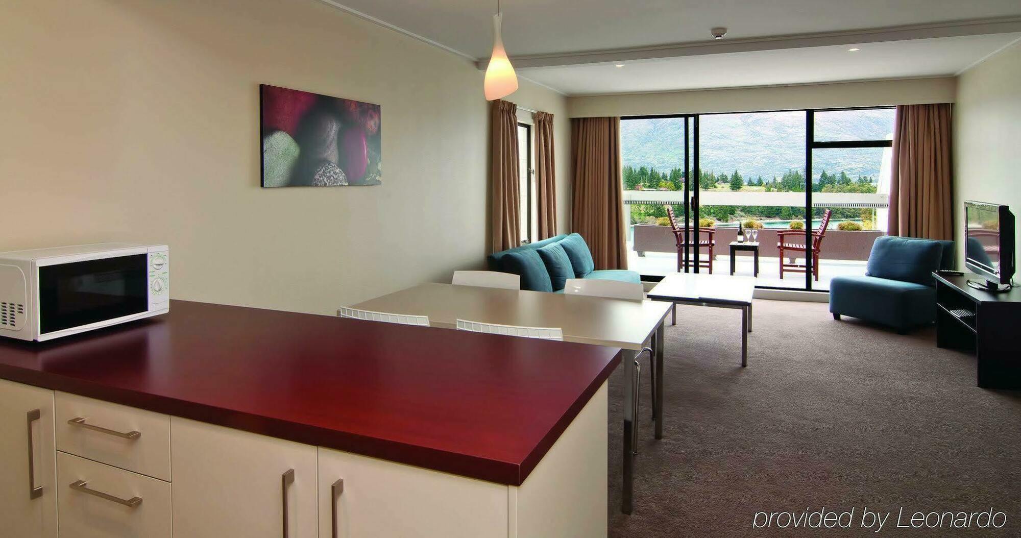 Copthorne & Lakeview Hotel