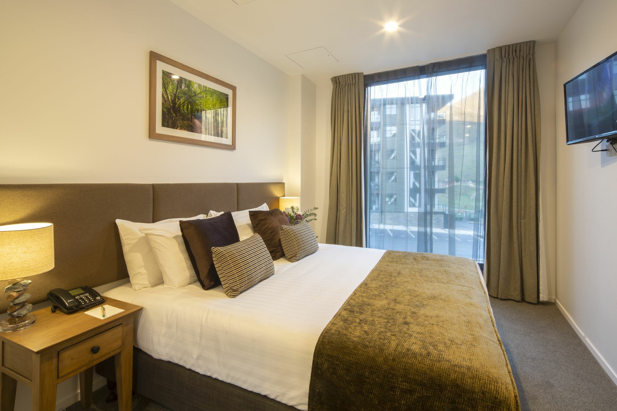 Wyndham Garden Remarkables Park Hotel