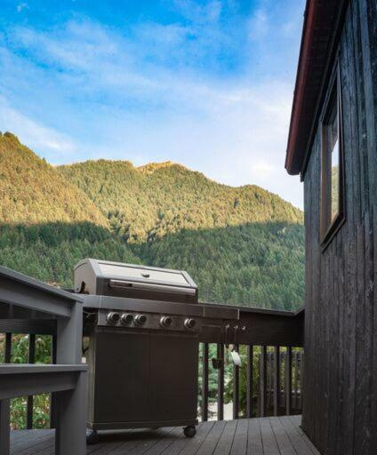 Central, Modern Loft Style - 2 Min Walk From Town