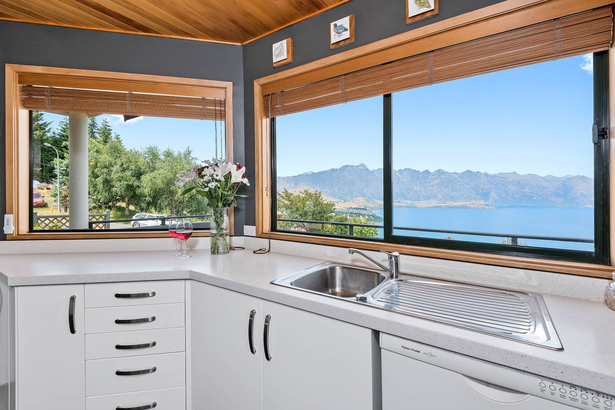 Panoramic Views On Greenstone Place Apartment Queenstown