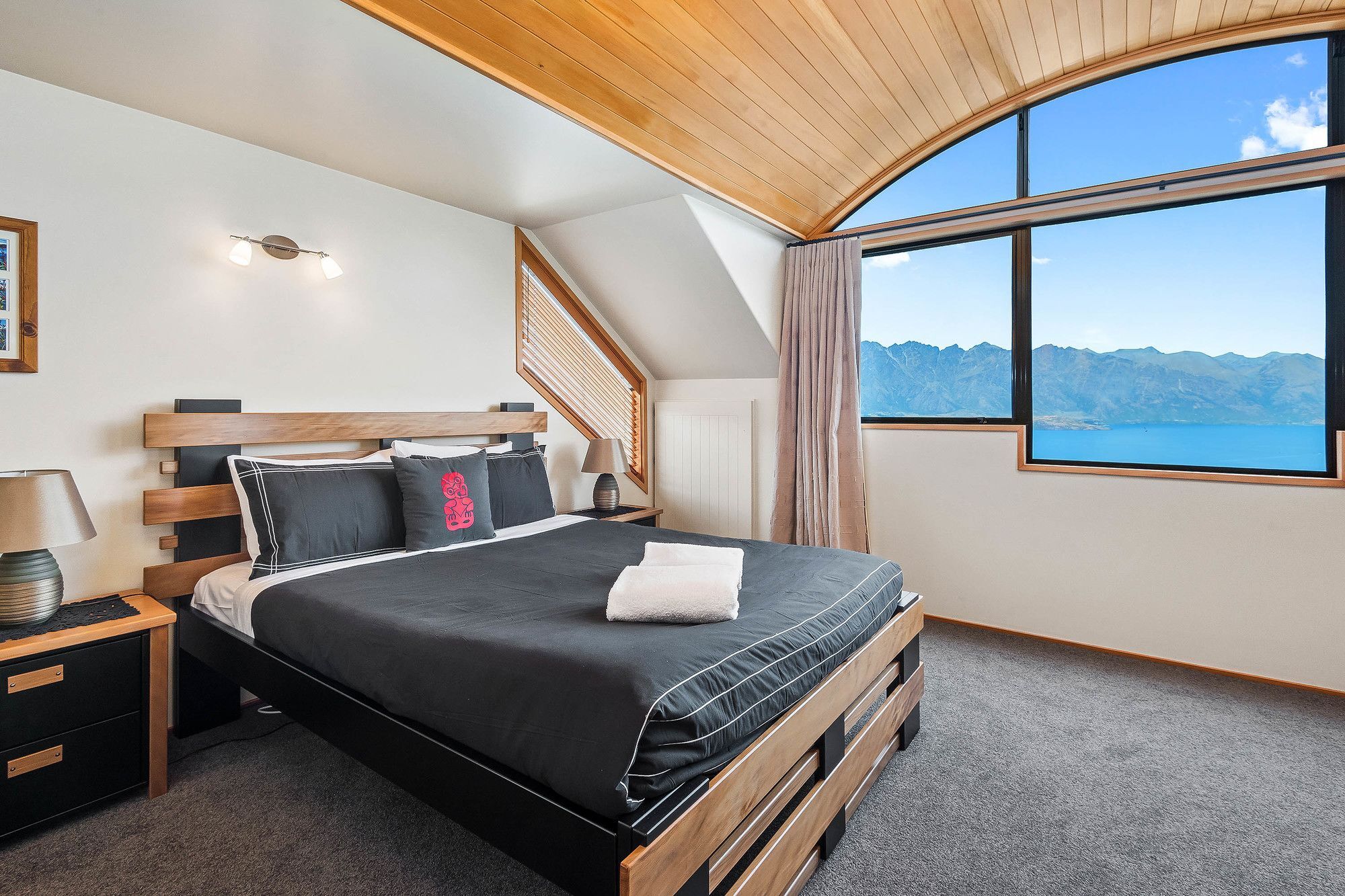 Panoramic Views On Greenstone Place