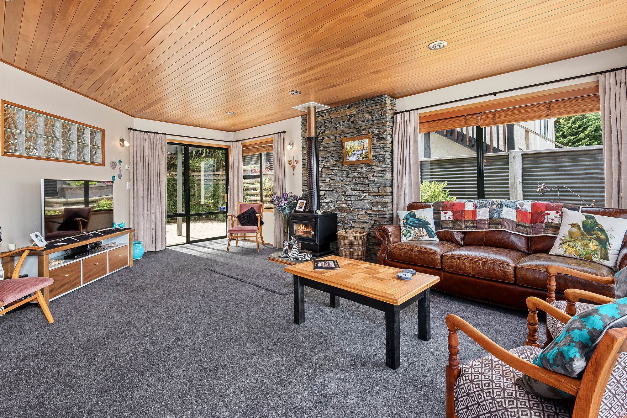 Panoramic Views On Greenstone Place *