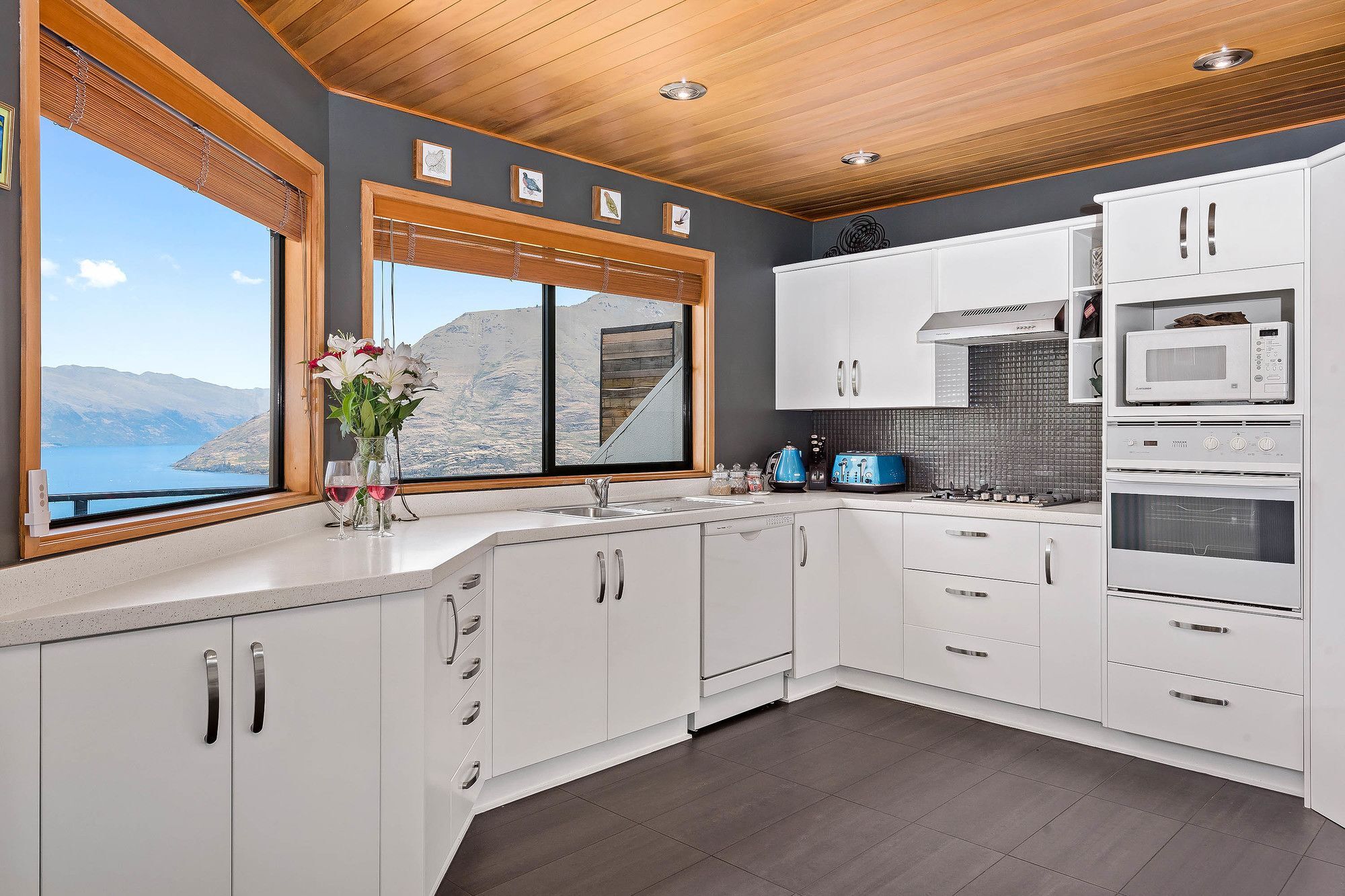 Panoramic Views On Greenstone Place