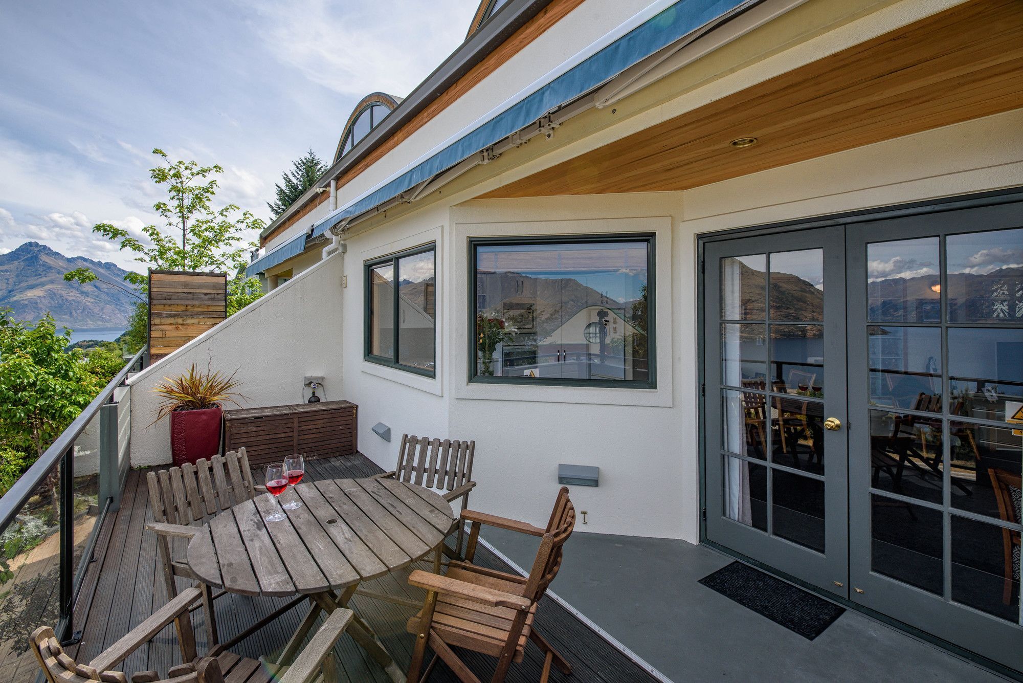 Panoramic Views On Greenstone Place Apartment Queenstown