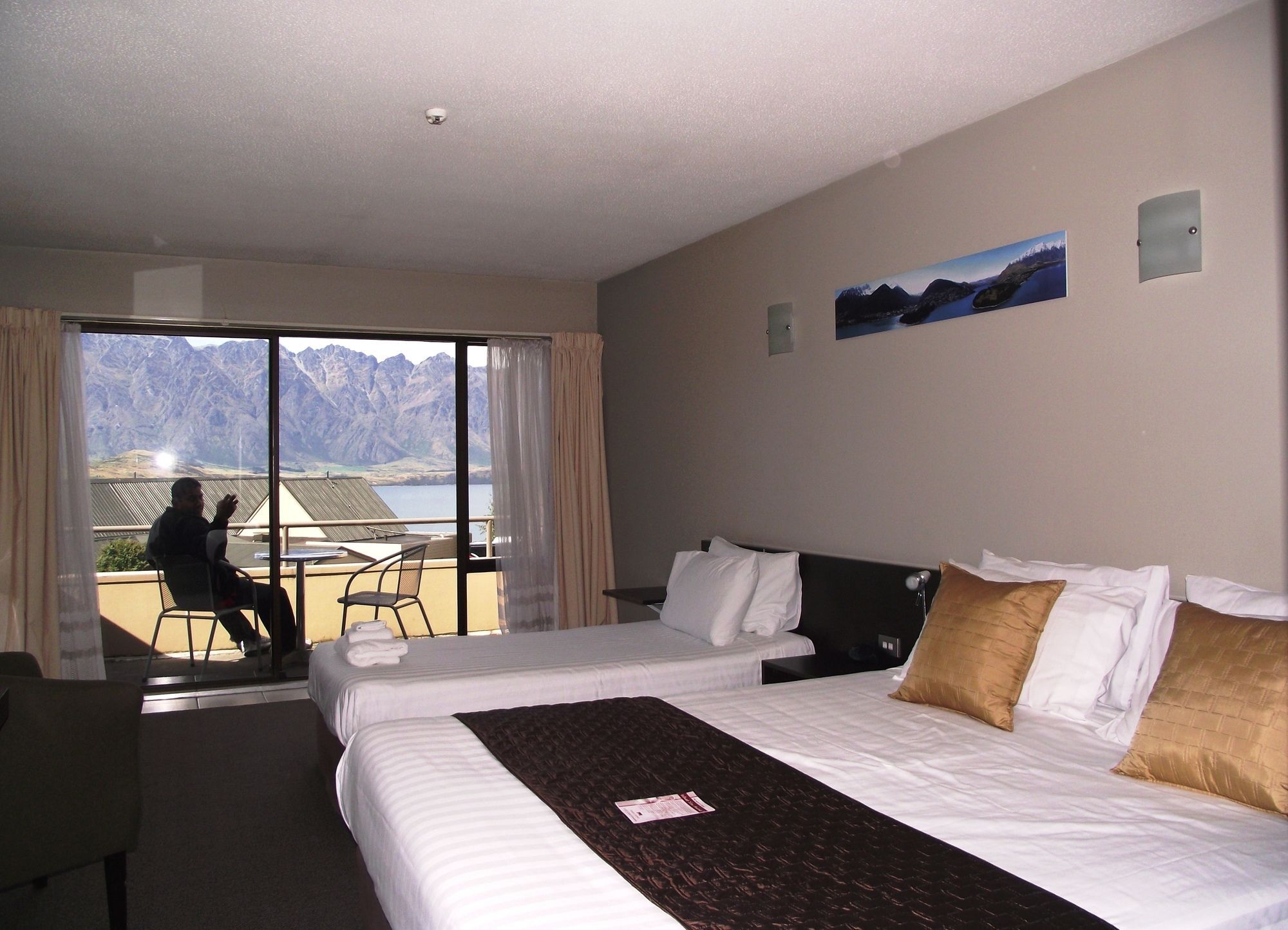 Kamana Lakehouse