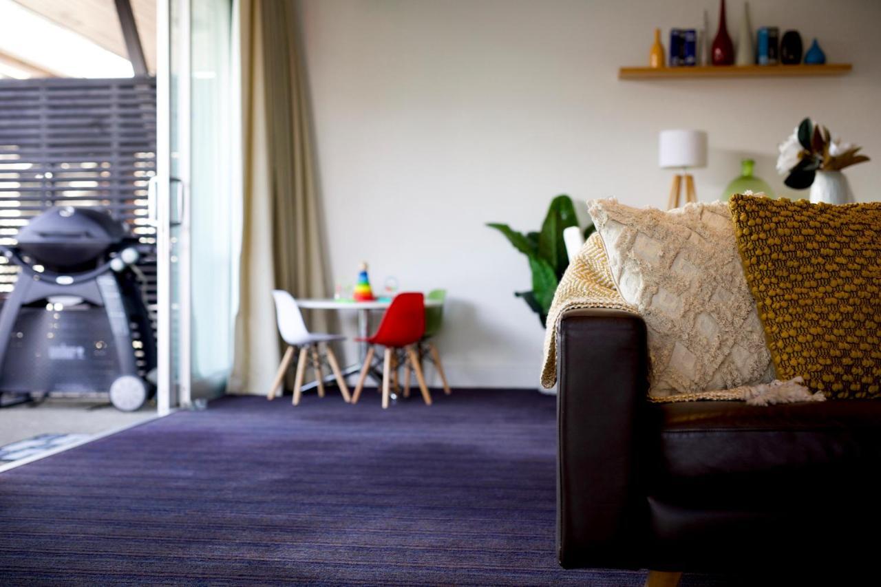 Lakefront Marina Apartment